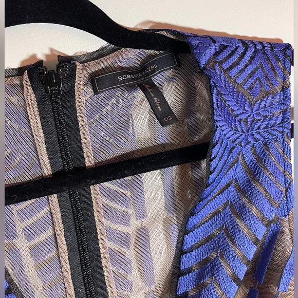 BCBG Max Azria Embroidered Tulle mesh overlay dress, lined. Size 02. New - Picture 3 of 5